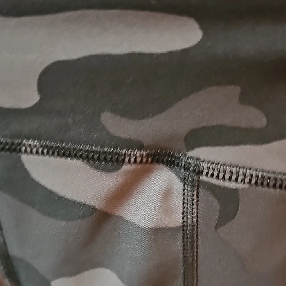 Old Navy NWT Girls Camouflage Active Leggings Size Small 6/7